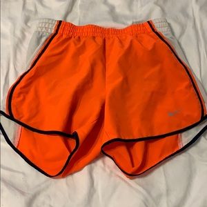 niki running shorts